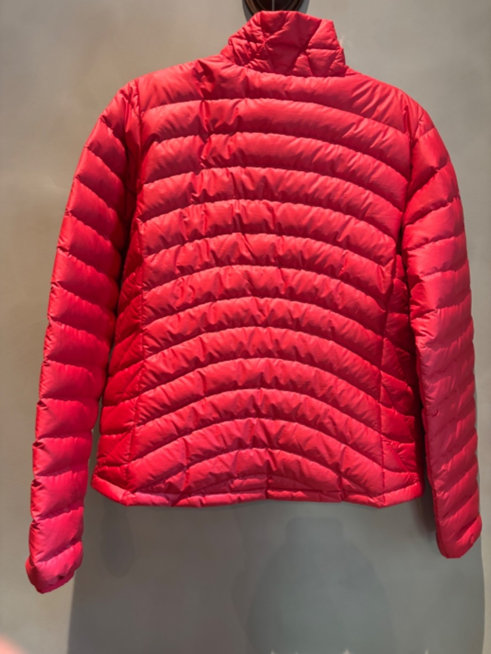 PATAGONIA Women's Red Puffer Jacket - Picture 2 of 3